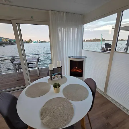 Hausboot Claudia Hotel en barco
