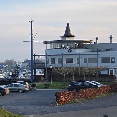 Hausboot Claudia Maasbommel